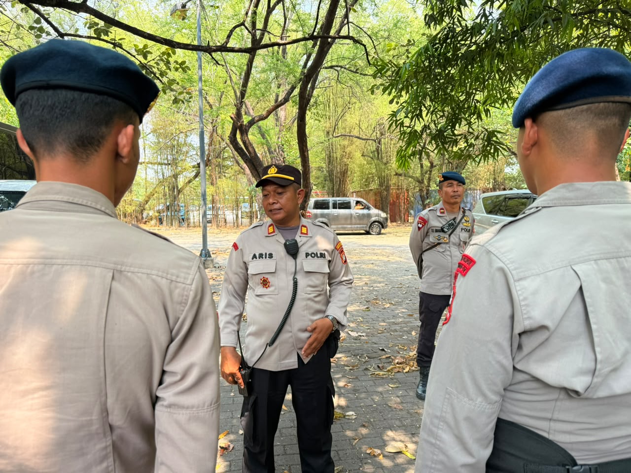 Pengamanan dan Pelayanan Humanis, Puluhan Personel Kawal Aksi Unras di TL Mulia