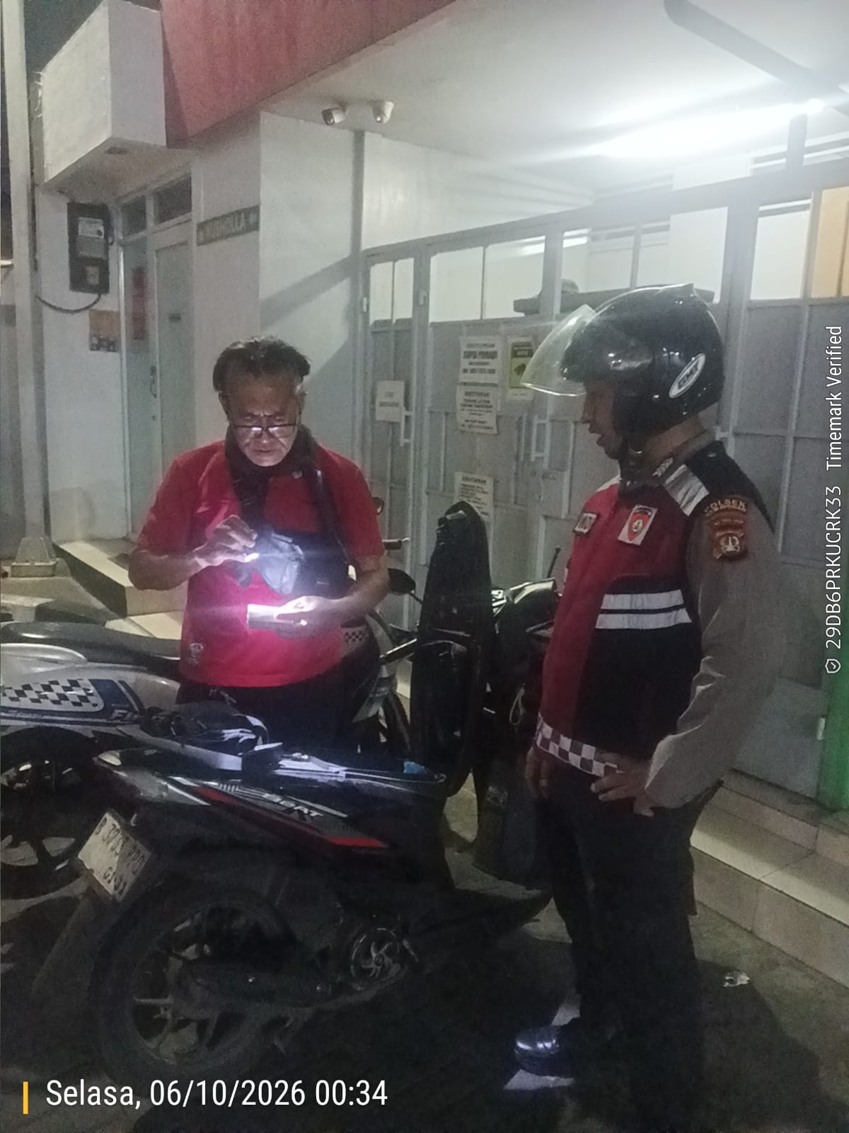 Laporan Kecelakaan Masuk Lewat 110, Polisi Hadir Cepat Berikan Pertolongan
