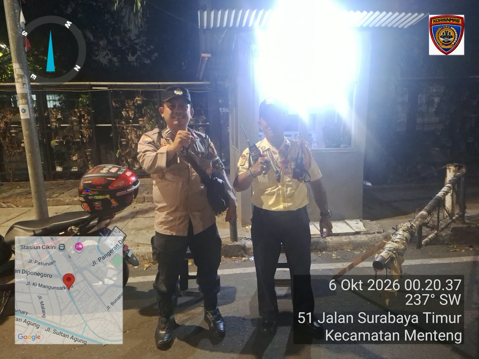 Saat Kota Mulai Sepi, Bhabinkamtibmas Pastikan Poskamling Menteng Tetap Siaga
