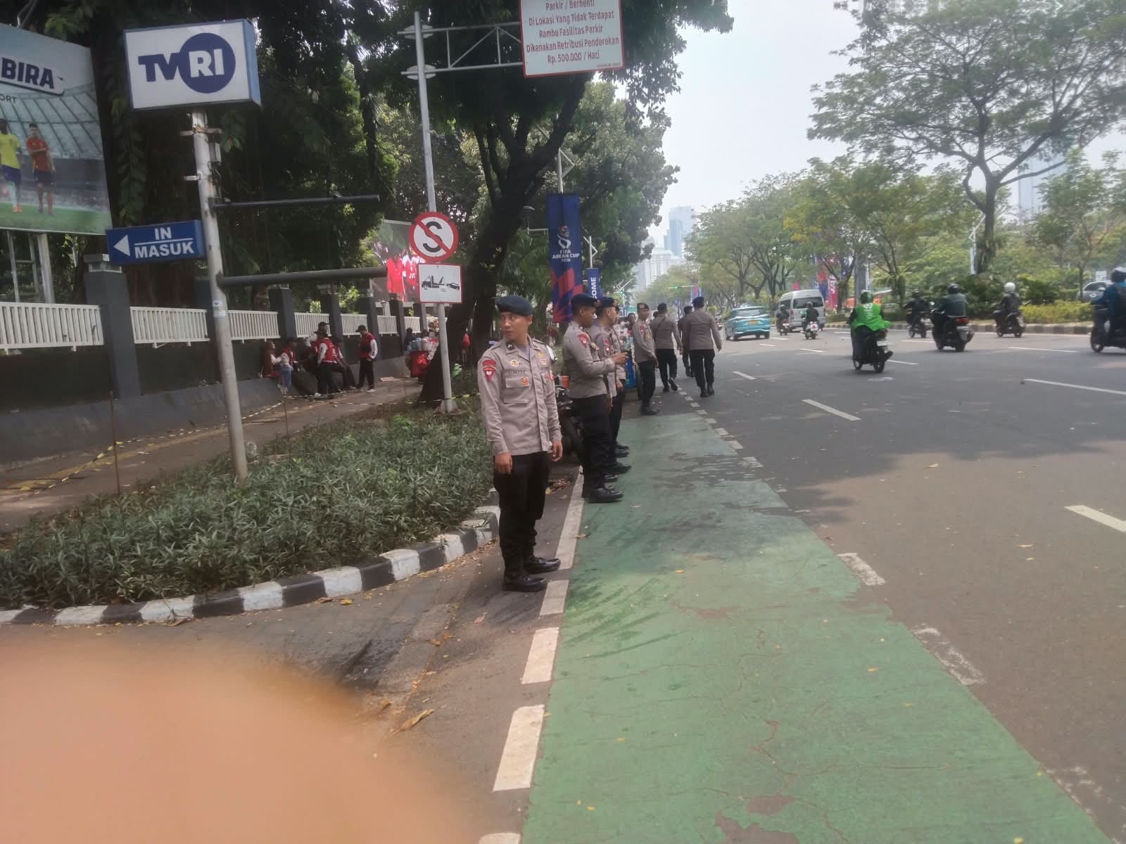 Polri Hadir Humanis di Depan Gedung TVRI, Kawal Aksi Unjuk Rasa di Gedung DPR RI