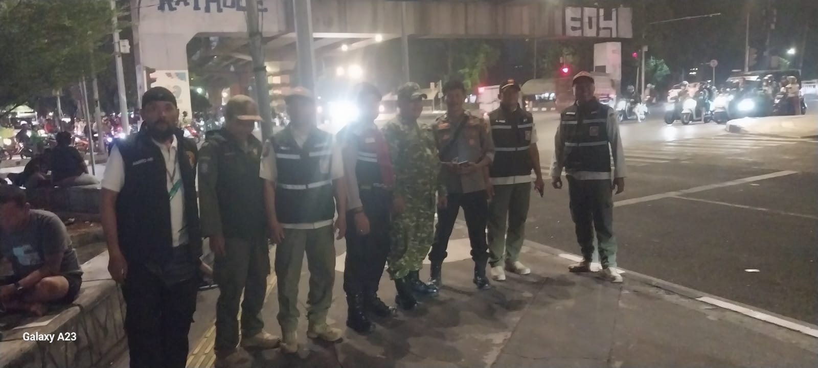 Koramil 03/Ps.Rebo-Ciracas Perkuat Kamtibmas Lewat Patroli Gabungan