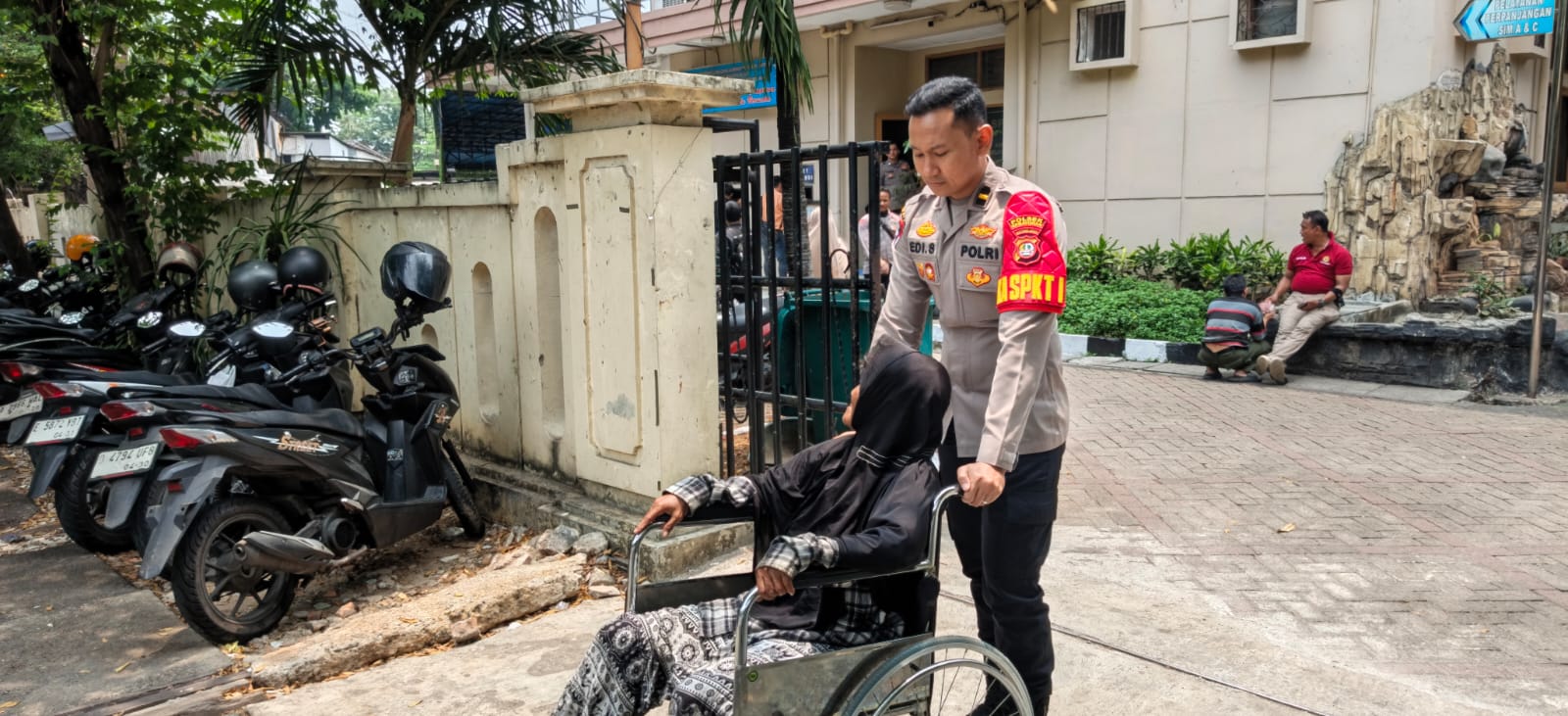 Polisi Bersama Masyarakat, Kepedulian Sederhana Warnai Pelayanan di Polsek Kemayoran