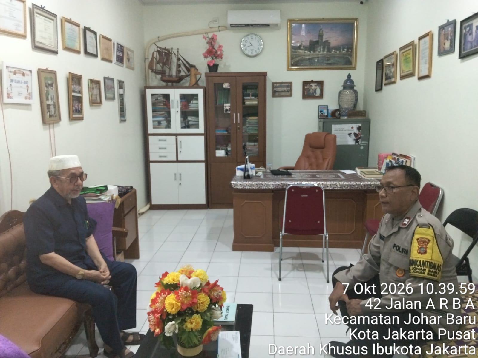 Jalin Koordinasi dengan Sekolah, Bhabinkamtibmas Pantau Kepulangan Siswa