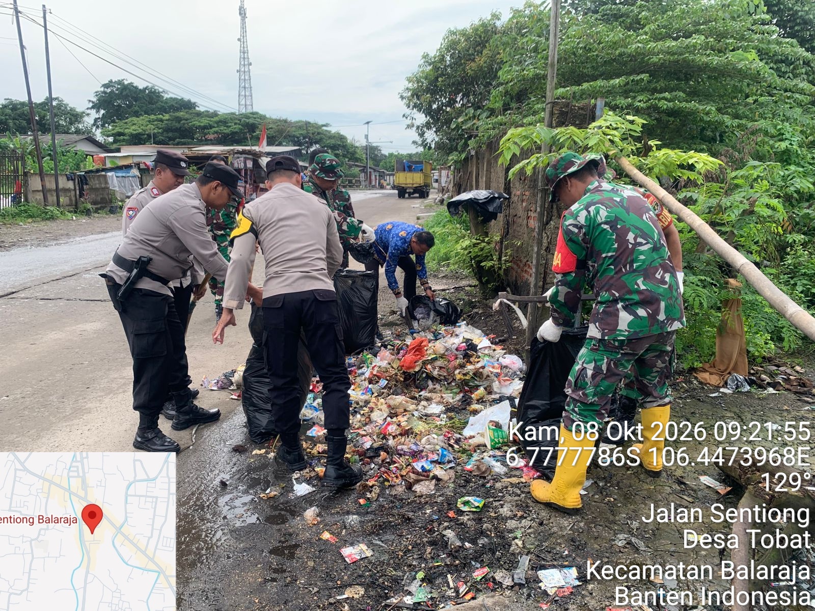 Sinergi TNI-POLRI, Koramil 05/Balaraja Dan Polsek Bersama Masyarakat Bersihkan Tumpukan Sampah di Desa Tobat