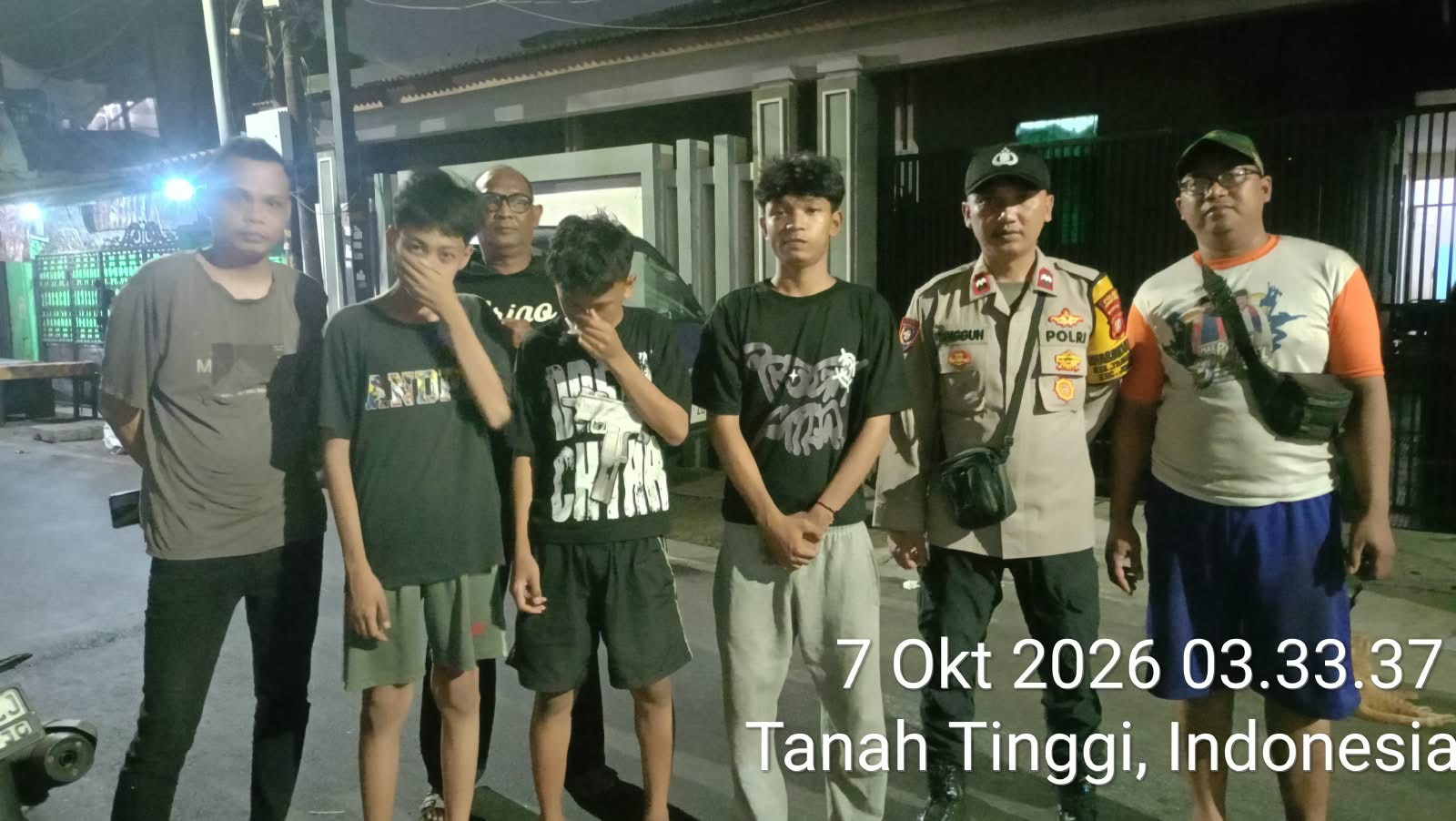 Pembinaan Humanis, Bhabinkamtibmas Beri Teguran kepada Remaja di Tanah Tinggi