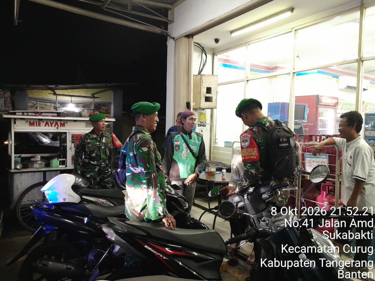 Tingkatkan Kamtibmas di Wilayah, Koramil 02/Curug Gelar Patroli Malam