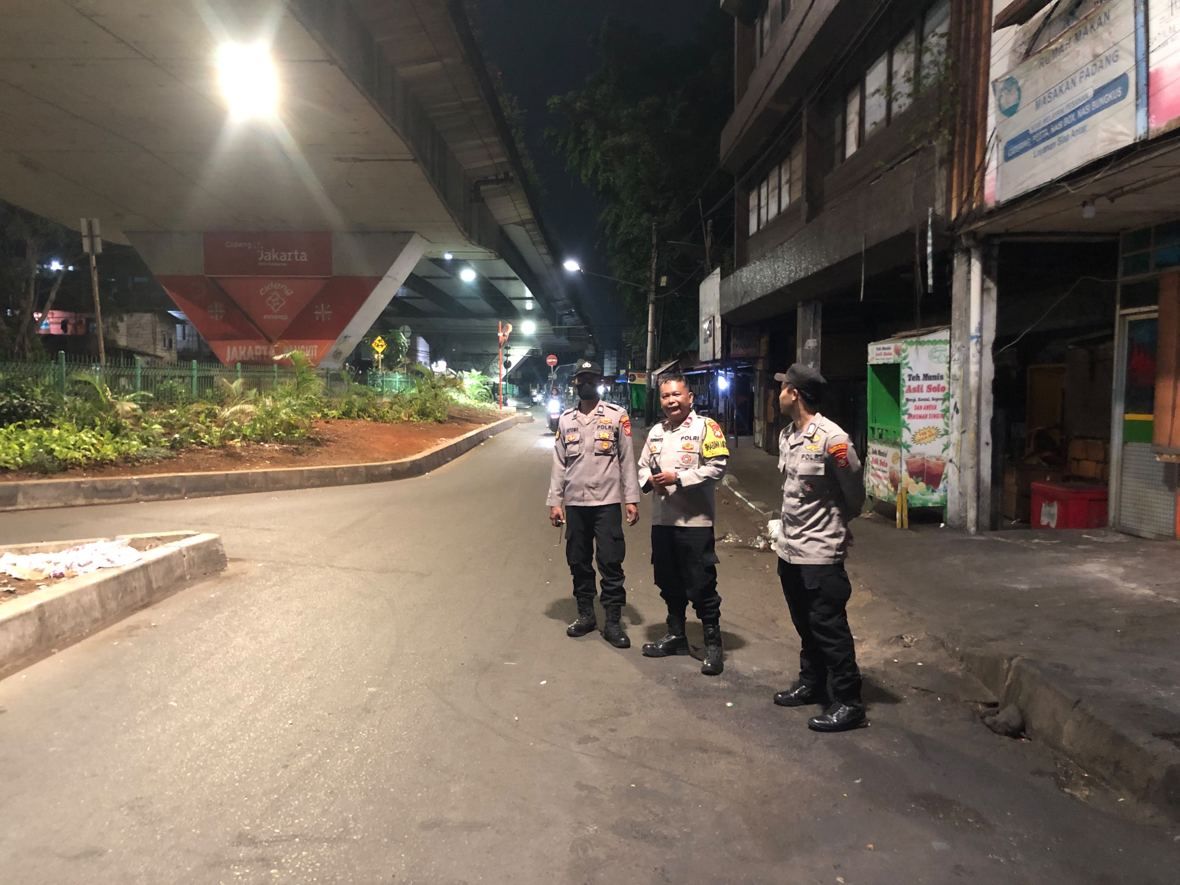 Polsek Metro Gambir Terjunkan Personil Untuk Antisipasi Tawuran di Kolong Flyover Roxy