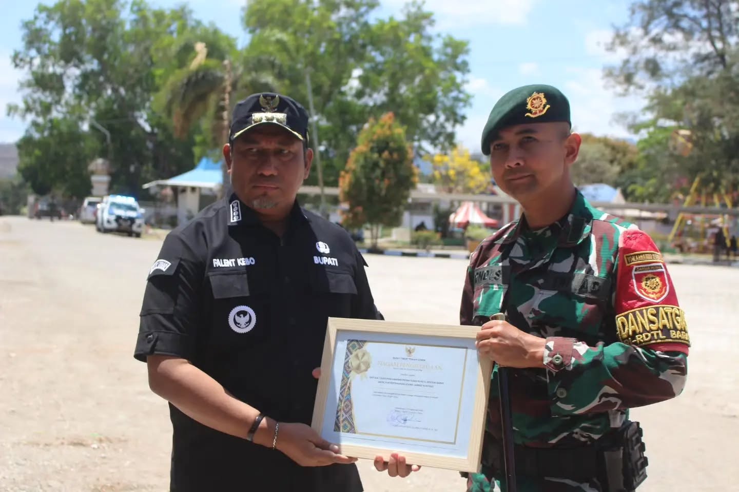 Penuh Haru, Satgas Pamtas Yonarhanud 2 Kostrad Dilepas Purna Tugas oleh Bupati TTU