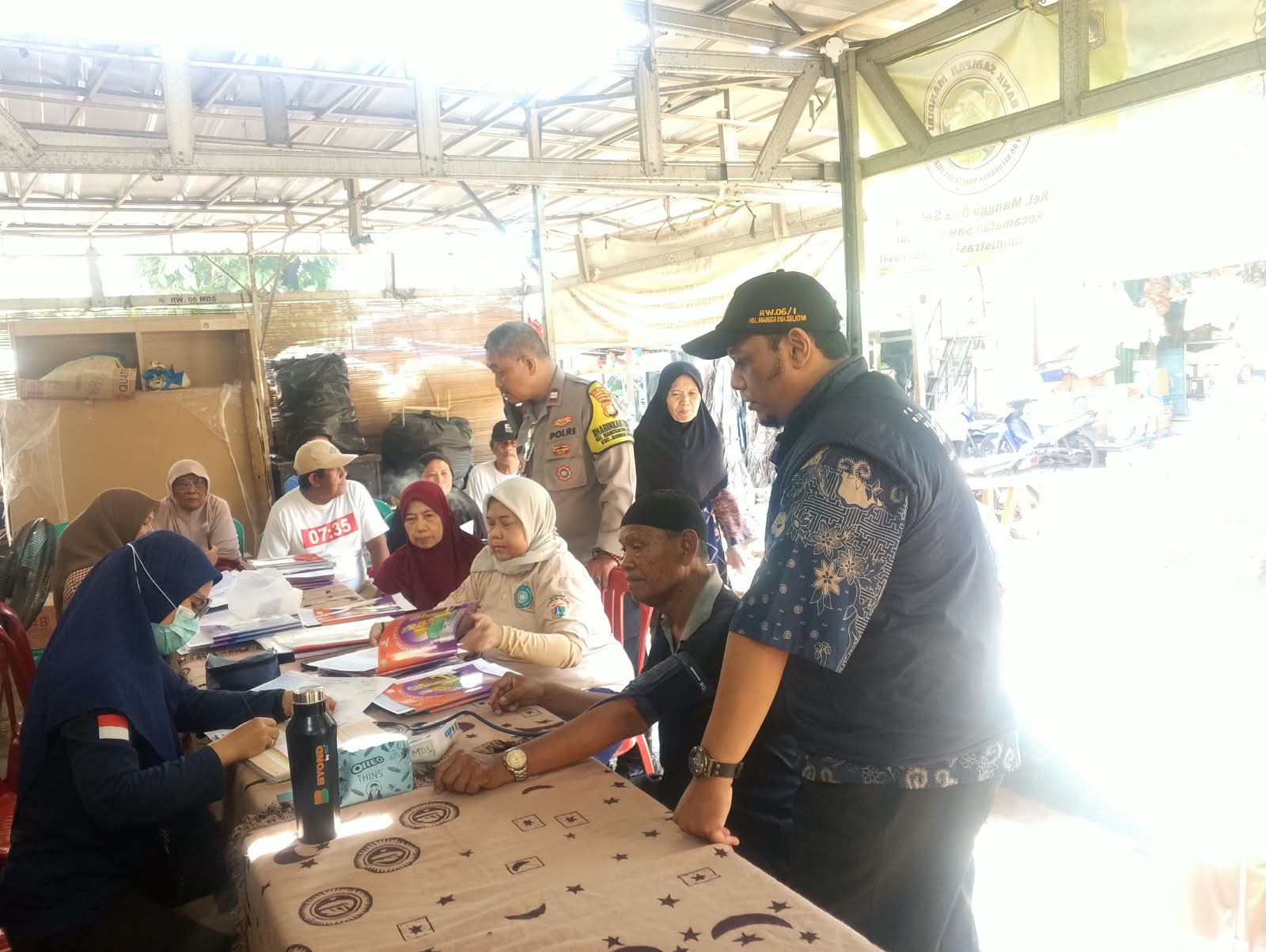 Polisi Bersama Masyarakat Hadir Peduli Kesehatan Warga Pantau Posyandu, Dan Jaga Keamanan Warga