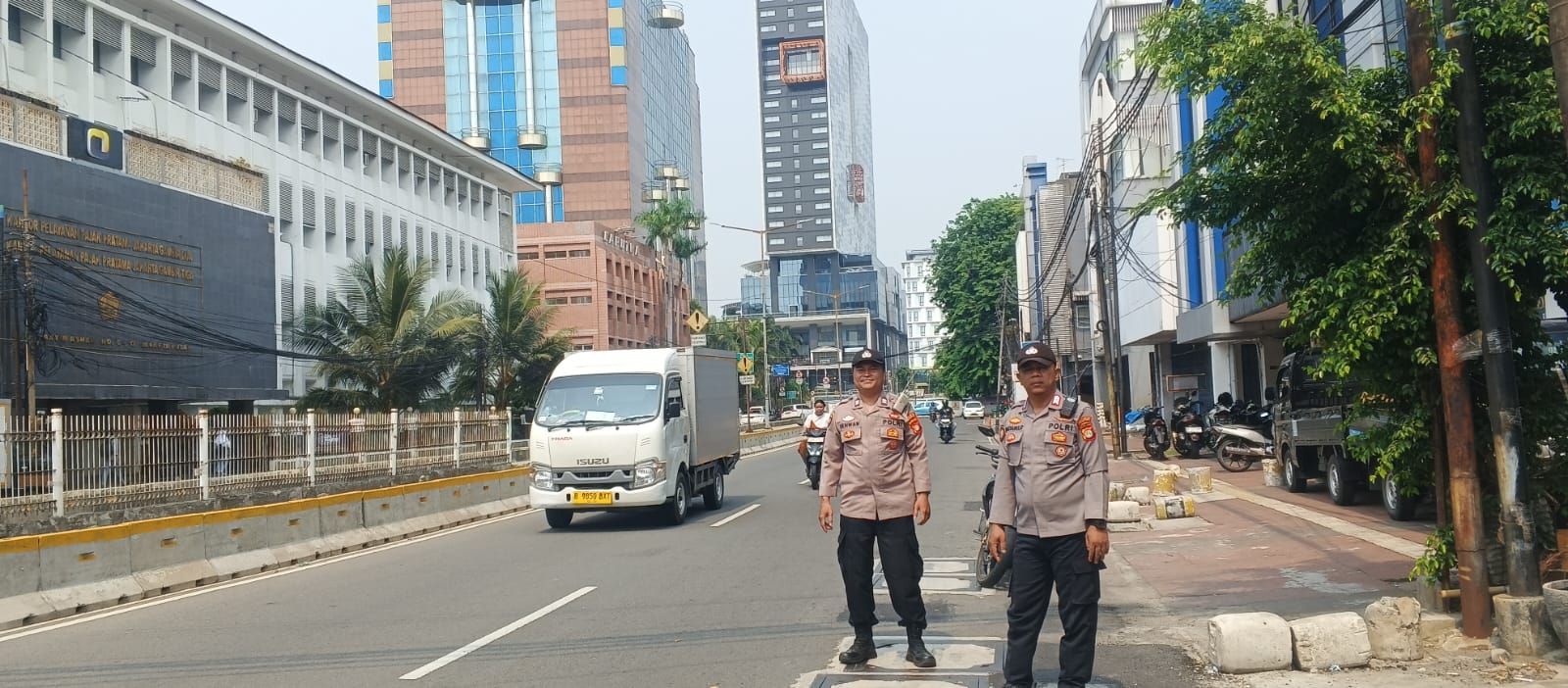 Polsek Metro Gambir Cepat Tanggap, Aduan Parkir Liar Di Jalan KH Hasyim Ashari Langsung Ditindaklanjuti