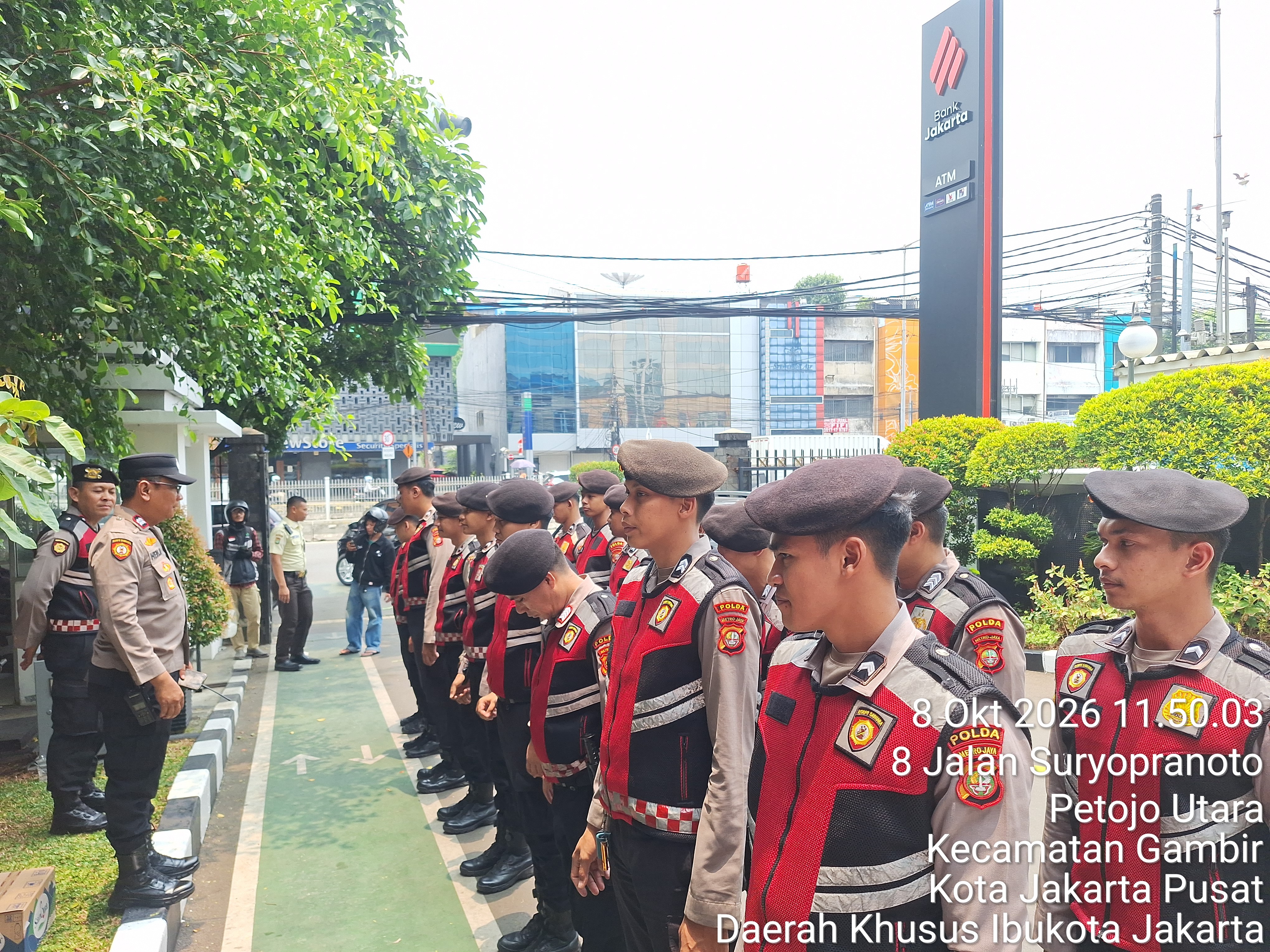Polsek Metro Gambir Siagakan 24 Personil Amankan Rencana Unjuk Rasa di Bank Jakarta Gambir