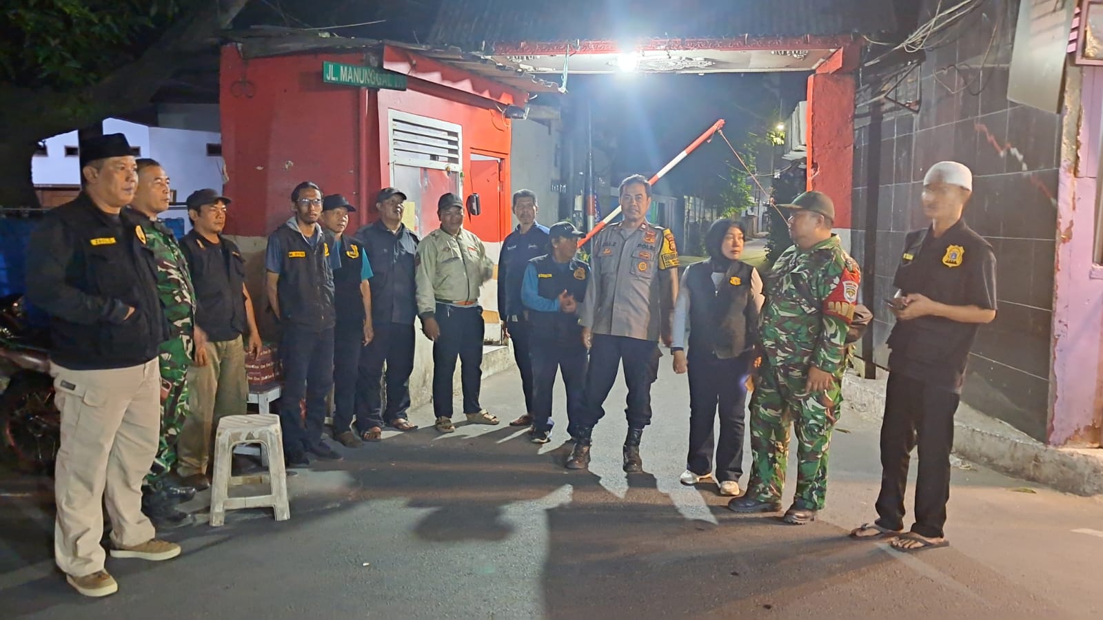 Patroli/Siskamling Koramil 05/Kramat Jati-Makasar Bersama Komduk, Jaga Kamtibmas Tetap Kondusif