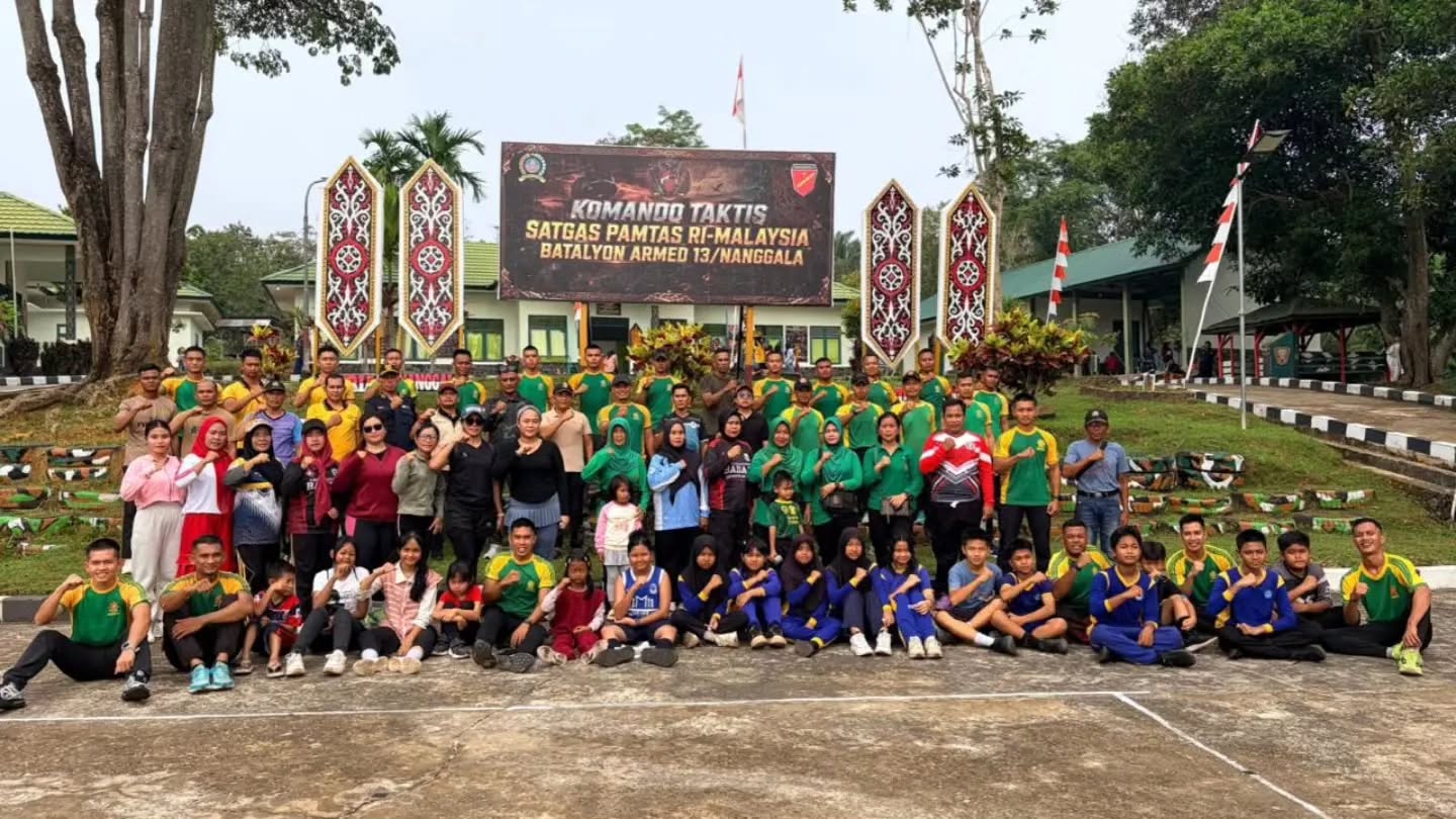 Semarak HUT ke-81 TNI di Perbatasan, Satgas Yonarmed 13/Nanggala Perkuat Kemanunggalan dengan Rakyat