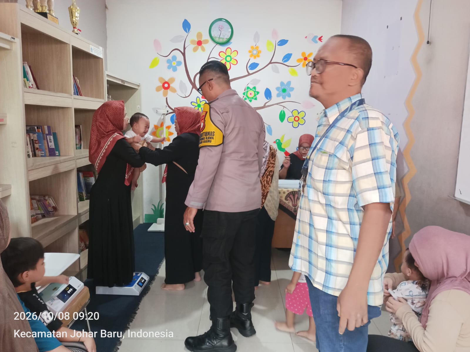 Keamanan dan Kesehatan, Bhabinkamtibmas Pantau Posyandu Balita, Lansia dan Posbindu di Kampung Rawa