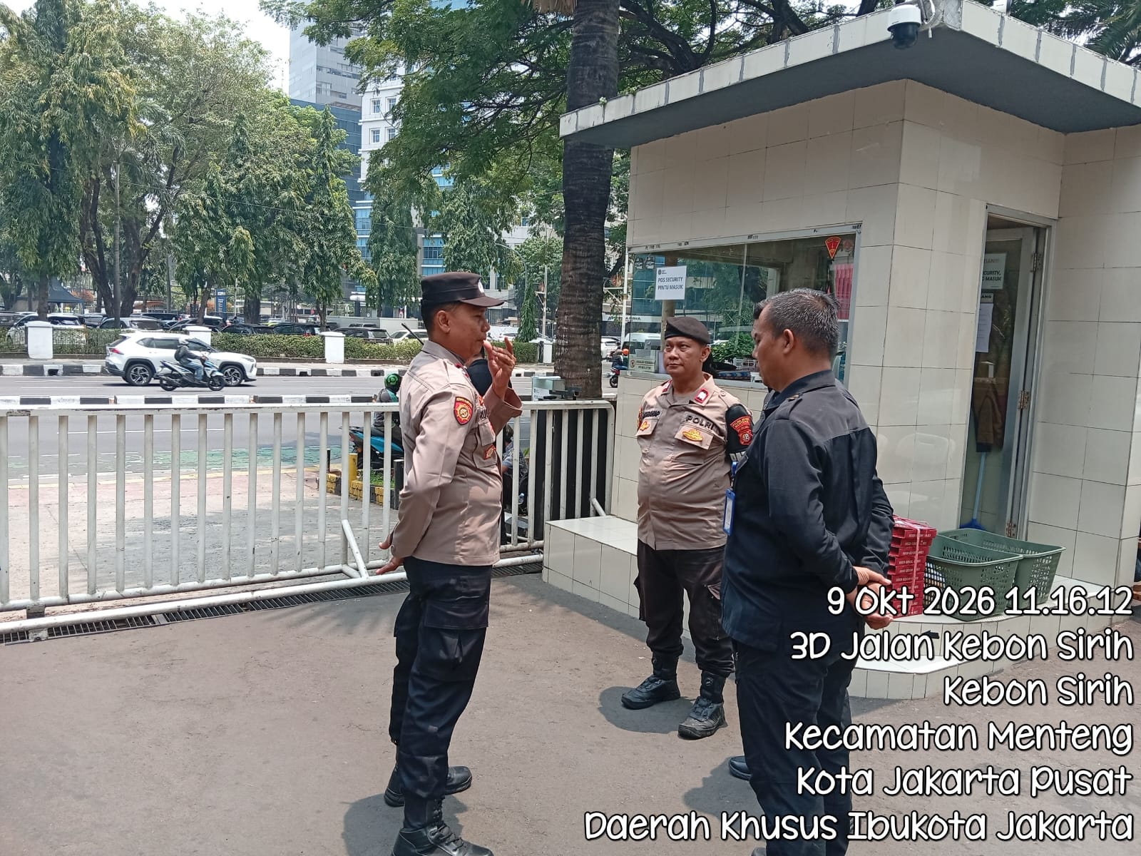 Polsek Metro Menteng Perkuat Pengamanan, Pantau Situasi di Kantor BGN