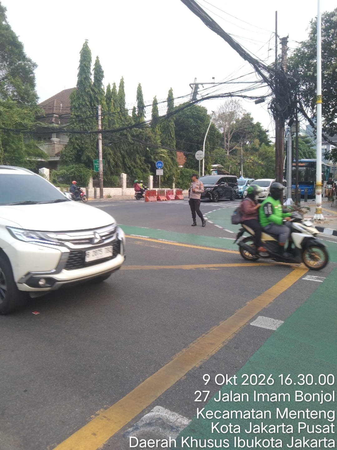 Persimpangan Imam Bonjol Dijaga Polisi, Pengaturan Lalu Lintas Dibantu Antisipasi Kriminalitas