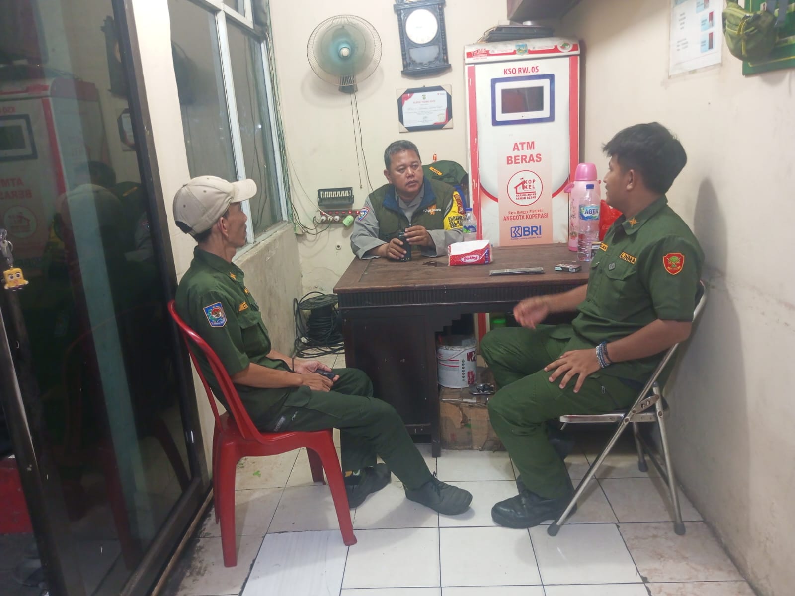 Sambang Dan Pembinaan Awak Satkamling Karang Anyar, Polisi Perkuat Keamanan Lingkungan