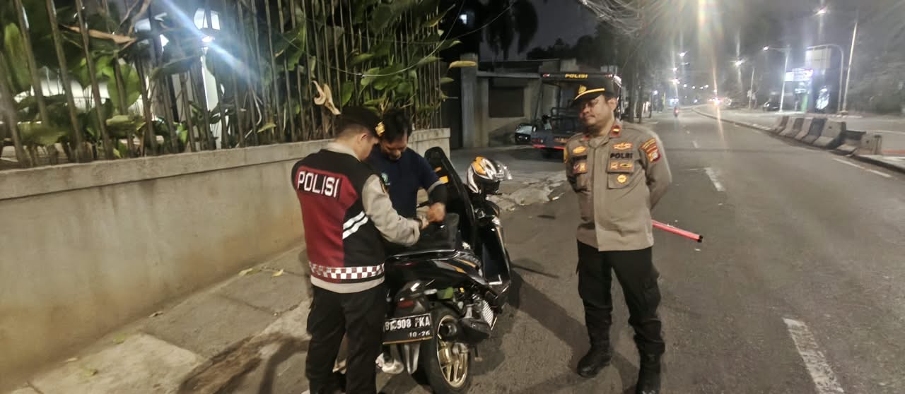 Polisi Hadir untuk Masyarakat, Razia Stasioner Digelar Demi Keamanan Wilayah Tanah Abang