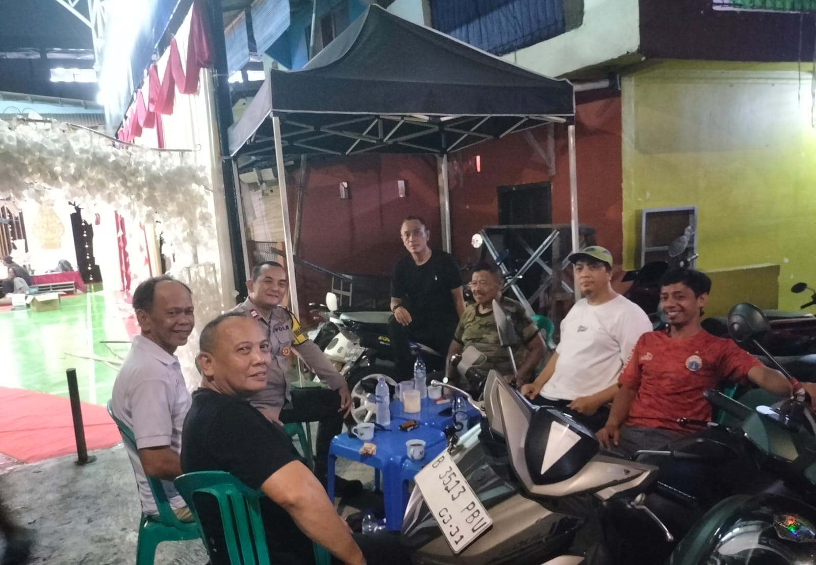 Cegah Kejahatan Malam Hari, Bhabinkamtibmas Ajak Warga Menteng Tenggulun Aktifkan Siskamling