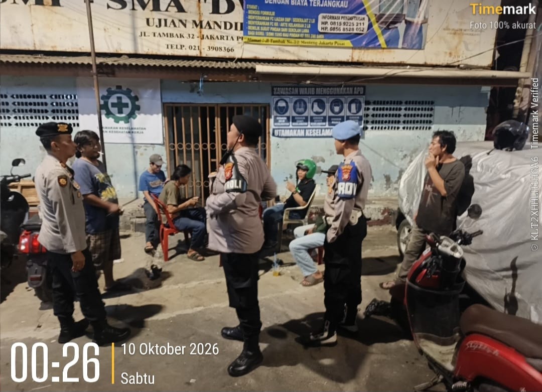 Patroli Dini Hari di Kawasan Tambak, Polsek Metro Menteng Sisir Gang Sempit Cegah Tawuran dan Kejahatan