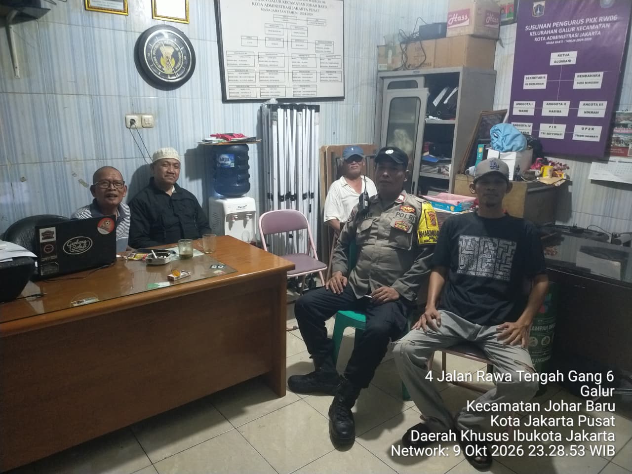 Cegah Curanmor dan Gangguan Kamtibmas, Bhabinkamtibmas Galur Sambangi Pos Kamling