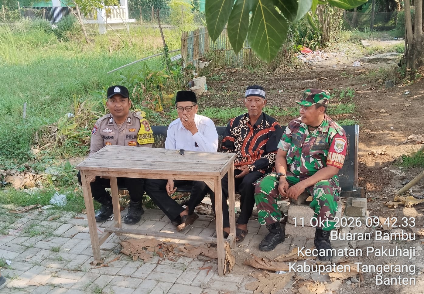Jalin Kedekatan dengan Warga, Serka Ishak Laksanakan Komsos di Desa Buaran Bambu