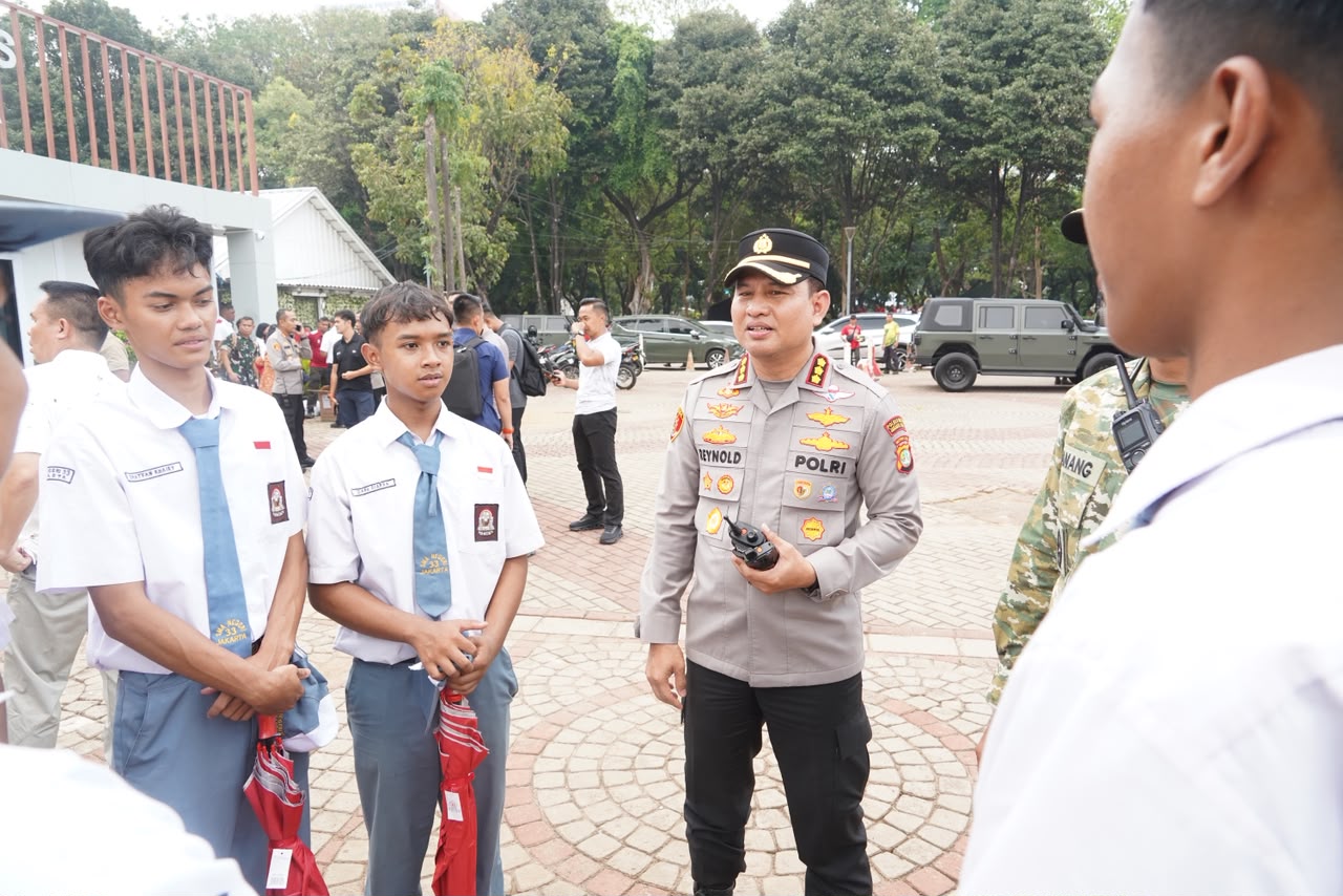 Antusiasme Pelajar Sambut Kunjungan Presiden RI dan Presiden Mesir di Monas, Polres Metro Jakarta Pusat Pastikan Situasi Kondusif