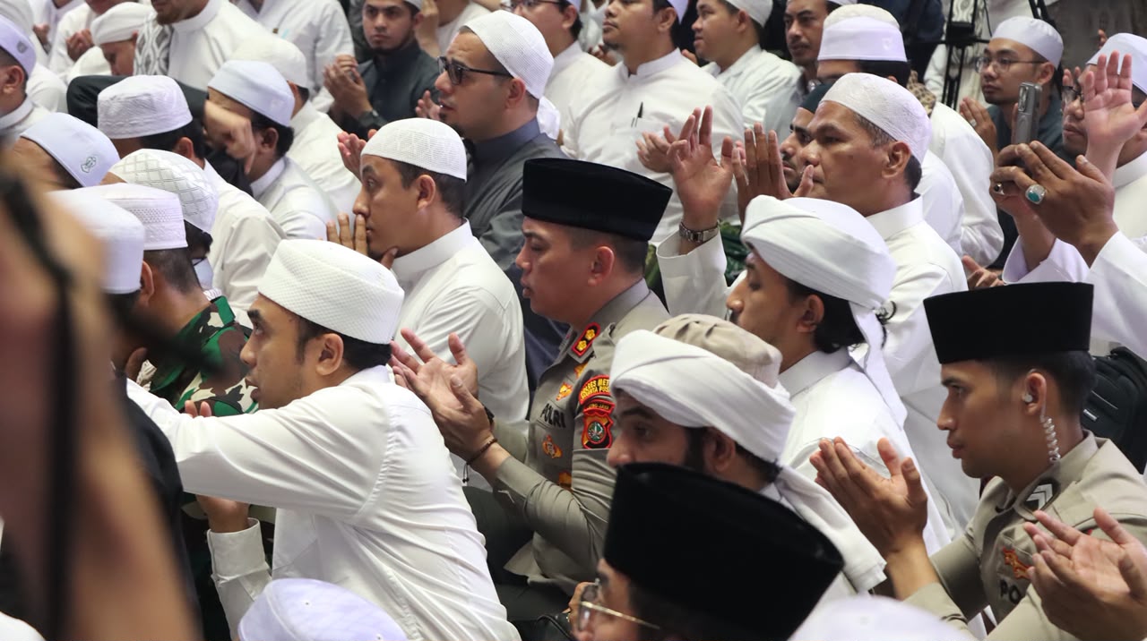 Subuh Akbar Bersama Al-Habib Umar bin Hafidz, Wakapolres Metro Jakarta Pusat Perkuat Silaturahmi dan Kerukunan