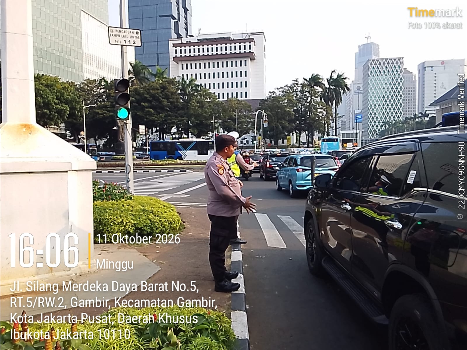 Jaga Kelancaran Arus Lalu Lintas Sore Hari, Polsek Metro Gambir Siagakan Personel di Jalan Medan Merdeka Barat