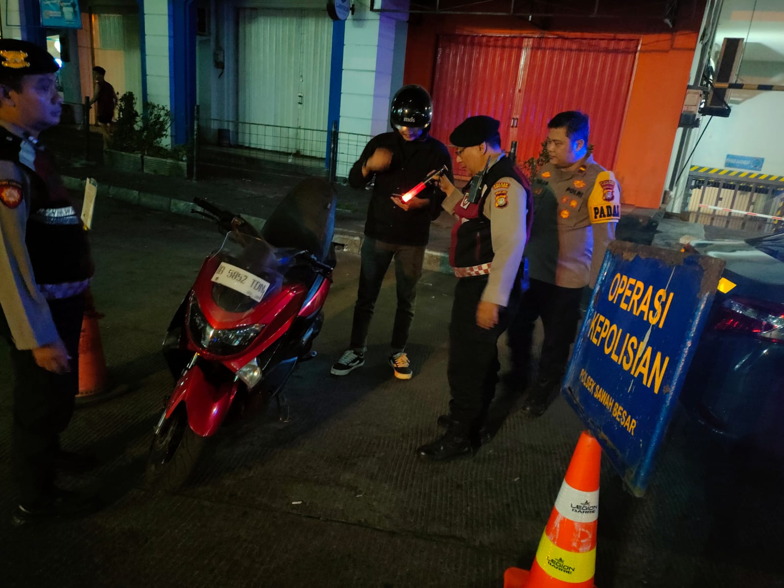 Kapolsek Sawah Besar Pimpin Cipkon Stasioner dan Patroli Mobile Blue Light, Cegah Tawuran hingga Balap Liar