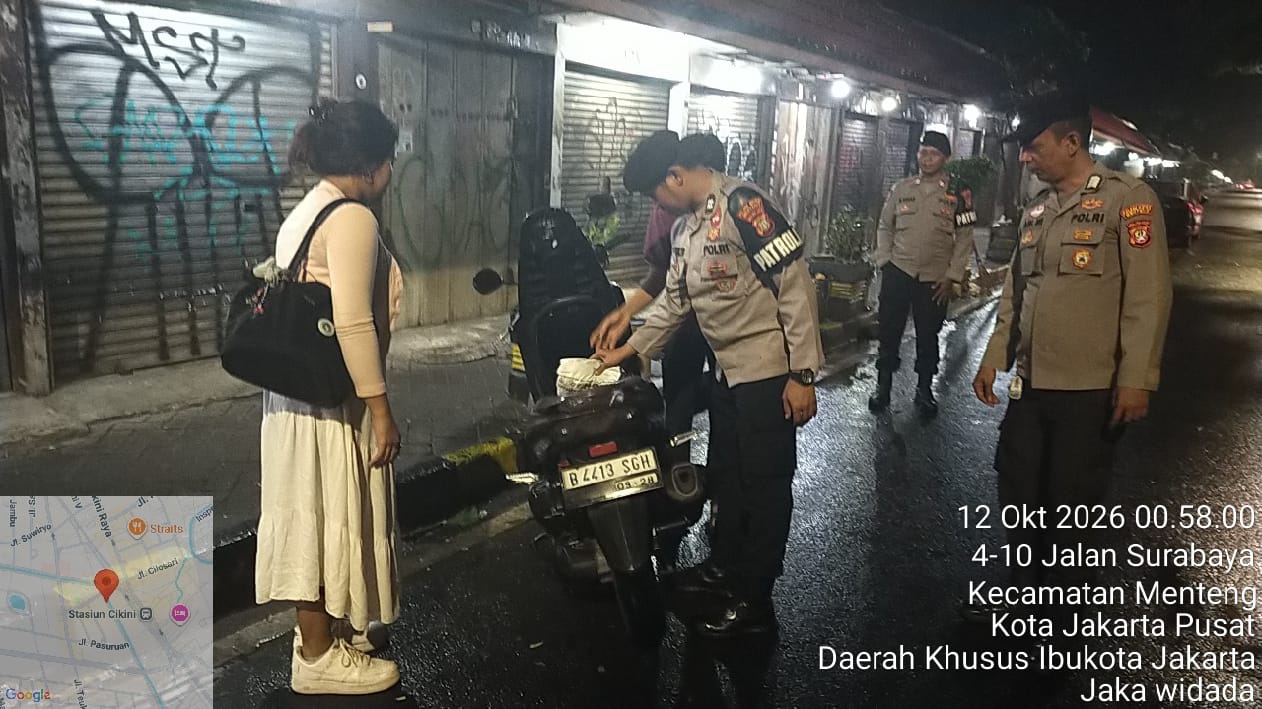 Dini Hari di Menteng, Polisi Periksa Kendaraan di Jalan Surabaya Untuk Cegah Kejahatan