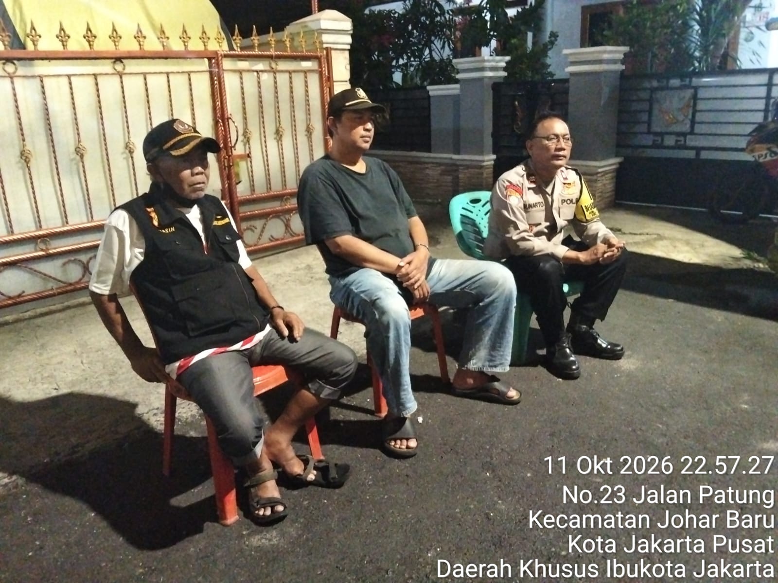 Pererat Silaturahmi, Bhabinkamtibmas Johar Baru Koordinasi Kamtibmas Bersama Warga RW 04