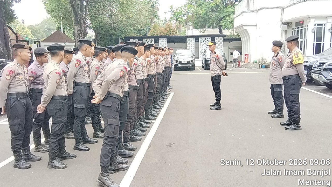 73 Personel Gabungan Disiagakan di Kantor KPU RI, Polsek Metro Menteng Kedepankan Pengamanan Humanis