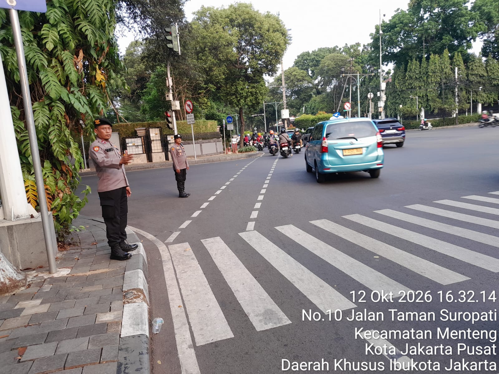Cegah Kejahatan Jalanan Saat Jam Sibuk, Polsek Metro Menteng Siagakan Personel di TL Suropati