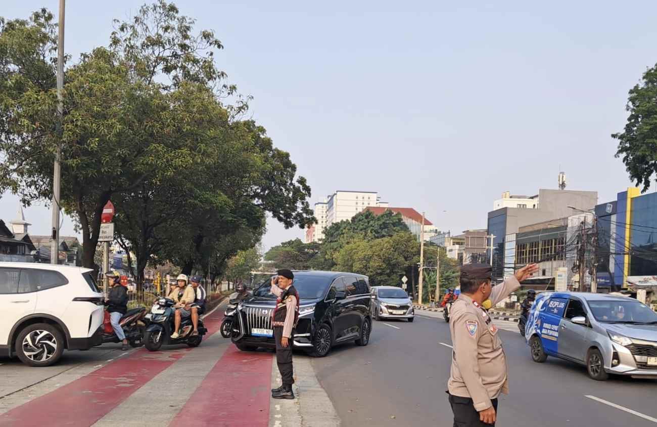 Jam Pulang Kerja, Polsek Cempaka Putih Intensifkan Pengaturan Lalu Lintas