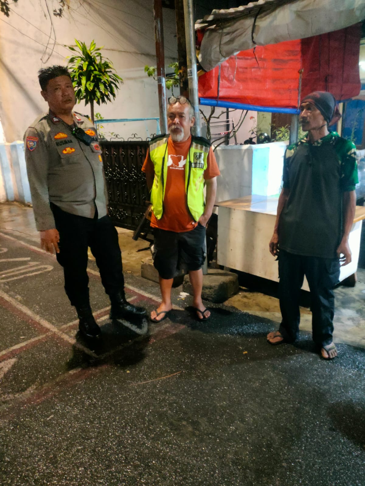 Cegah Curanmor dan Kenakalan Remaja, Bhabinkamtibmas Kebon Sirih Perkuat Koordinasi Satkamling