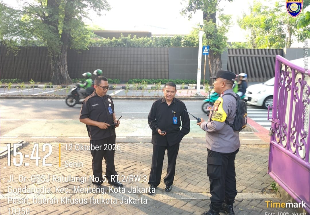 Bhabinkamtibmas Ingatkan Warga Gondangdia Waspadai Jambret, Masyarakat Diminta Tak Lengah Saat Bermain Ponsel