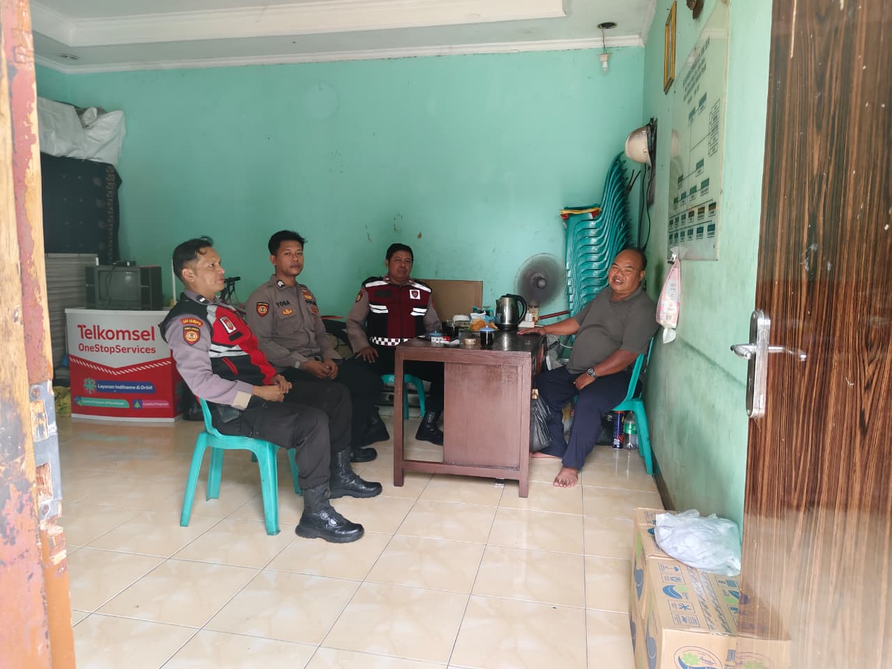 Unit Samapta Polsek Johar Baru Sambangi Poskamling Tanah Tinggi, Ingatkan Tamu Wajib Lapor 1×24 Jam