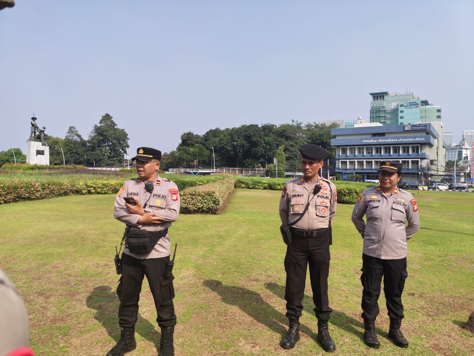 Polsek Metro Menteng Siagakan Personel, Pengamanan Aksi Unjuk Rasa di Tugu Tani Berjalan Humanis