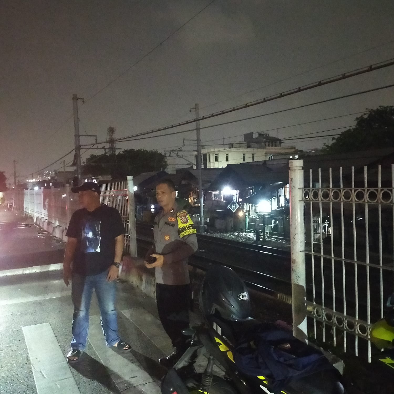 Respons Cepat Laporan 110, Polsek Metro Gambir Antisipasi Indikasi Tawuran Remaja di Jalan Bhakti Cideng