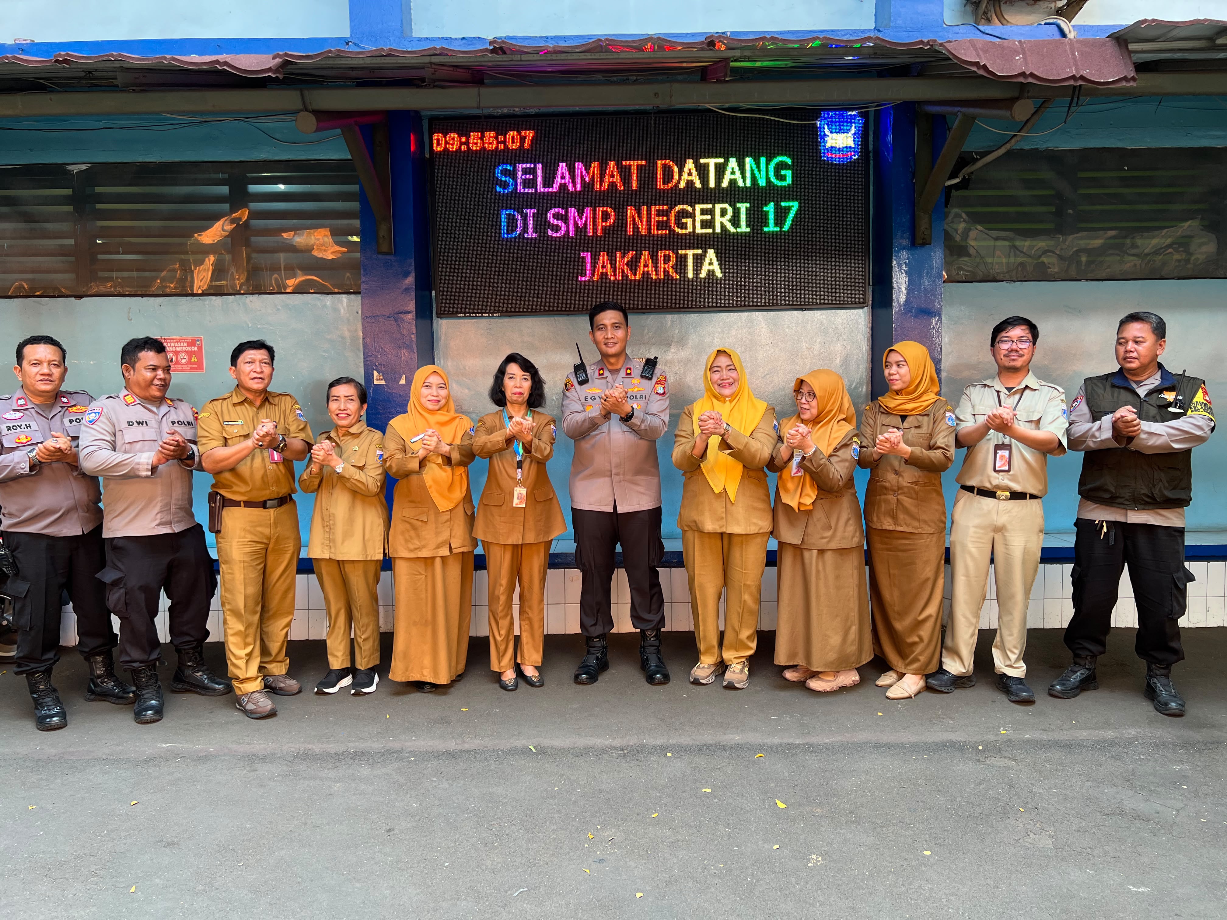 Kapolsek Sawah Besar Sambangi SMPN 17 Jakarta, Sosialisasikan Polisi Peduli Pendidikan