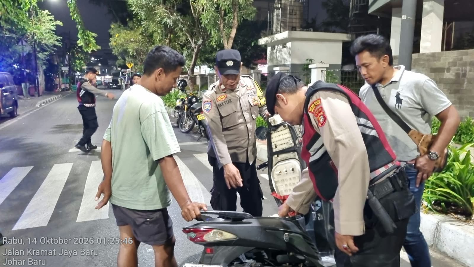 Amankan Wilayah dari Gangguan Kamtibmas, Polsek Johar Baru Gelar Patroli Cipta Kondisi Dini Hari dan Razia Stasioner