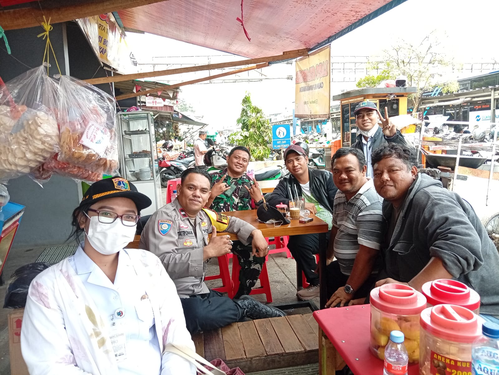 Polsek Senen Bersama 3 Pilar Gelar Program “Kerja Melayani Jakarta” di Terminal Bus Senen