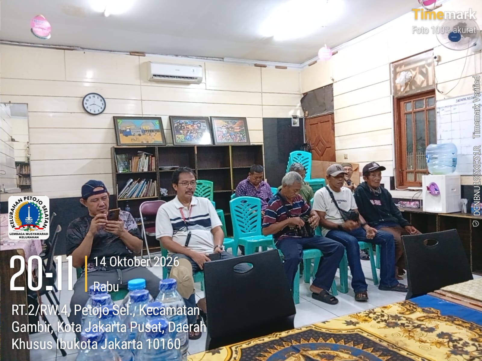 Patroli Jalan Kaki dan Imbauan Kamtibmas, Polsek Johar Baru Ajak Warga Waspadai Kejahatan