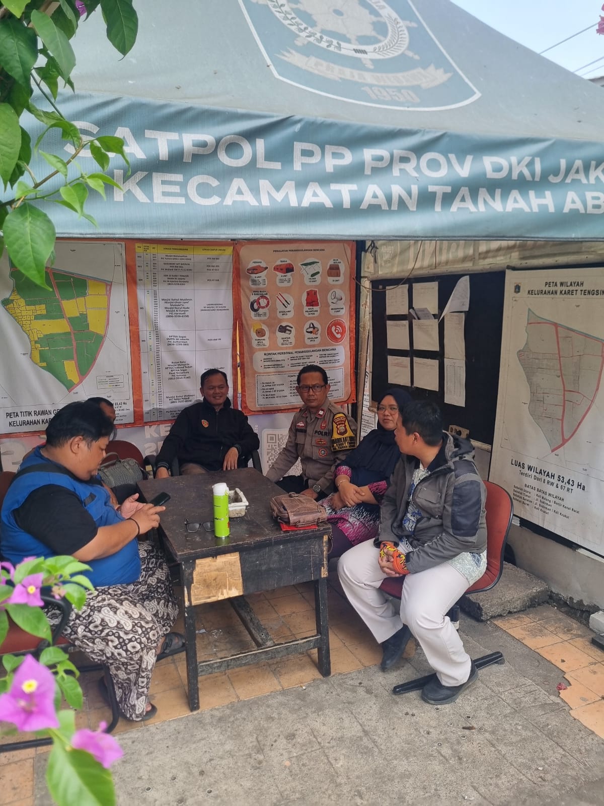 Bangun Kebersamaan, Bhabinkamtibmas Karet Tengsin Bersama Elemen Masyarakat Jaga Kamtibmas