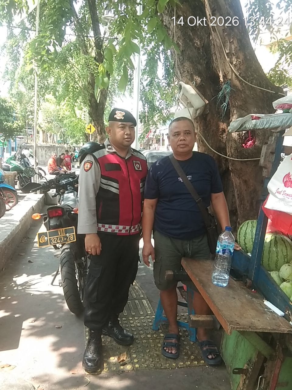Patroli Jalan Kaki dan Imbauan Kamtibmas, Polsek Johar Baru Ajak Warga Waspadai Kejahatan