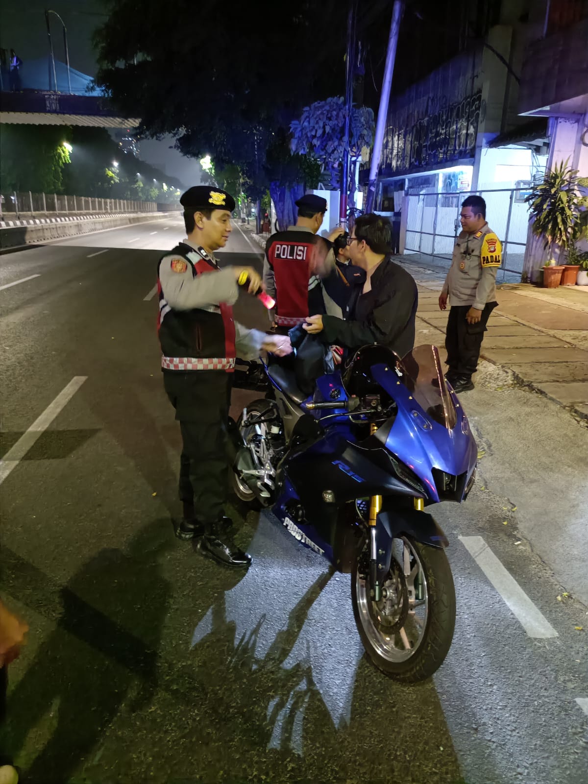 Komitmen Polri Cegah Kejahatan Dengan Oprasi Cipta Kondisi Stasioner, Polsek Sawah Besar Jaga Keamanan dan Kenyamanan Warga