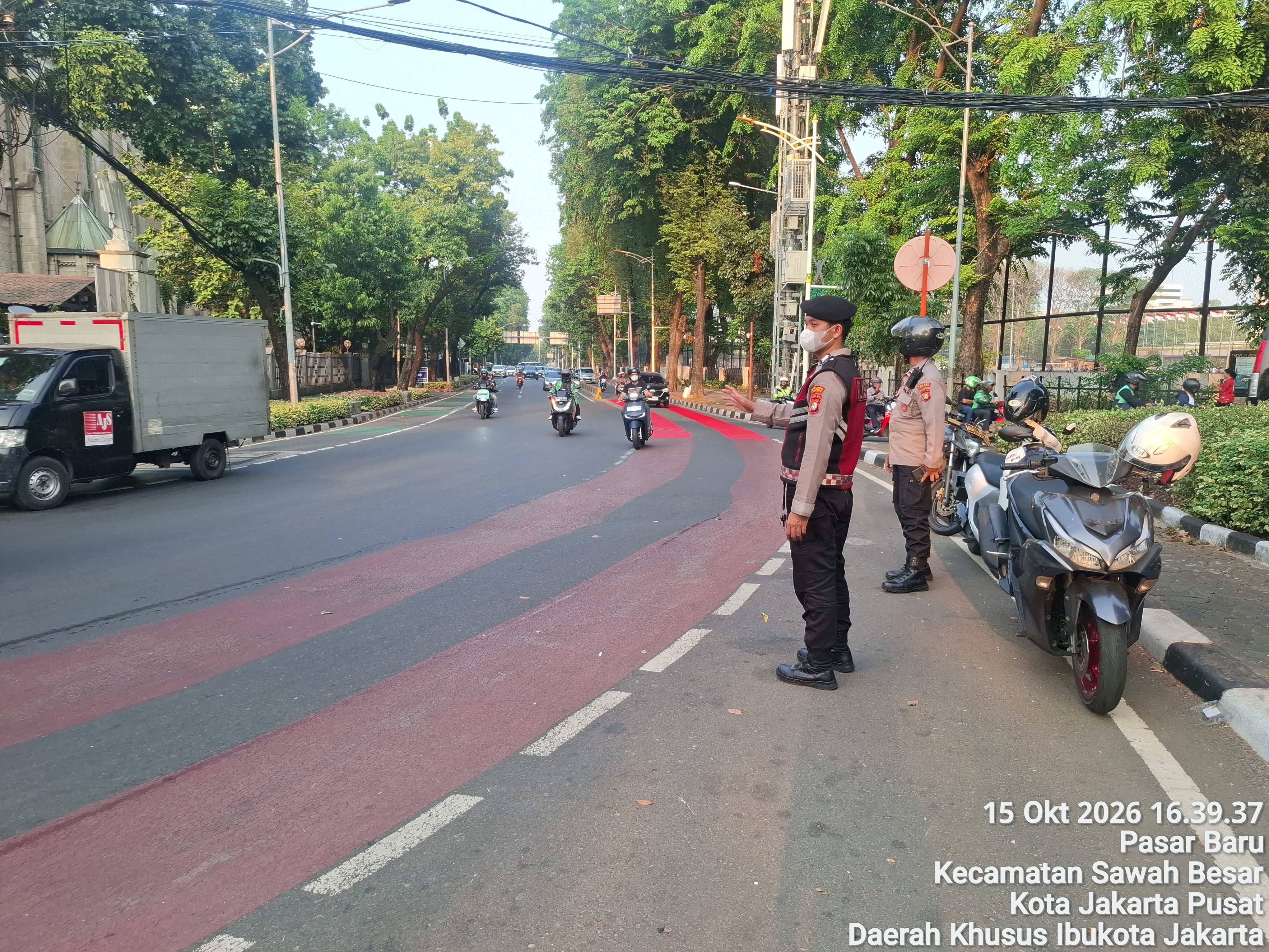 Polisi Hadir di Pertigaan Katedral, Pengaturan Arus Lalu Lintas Sore Tetap Terkendali