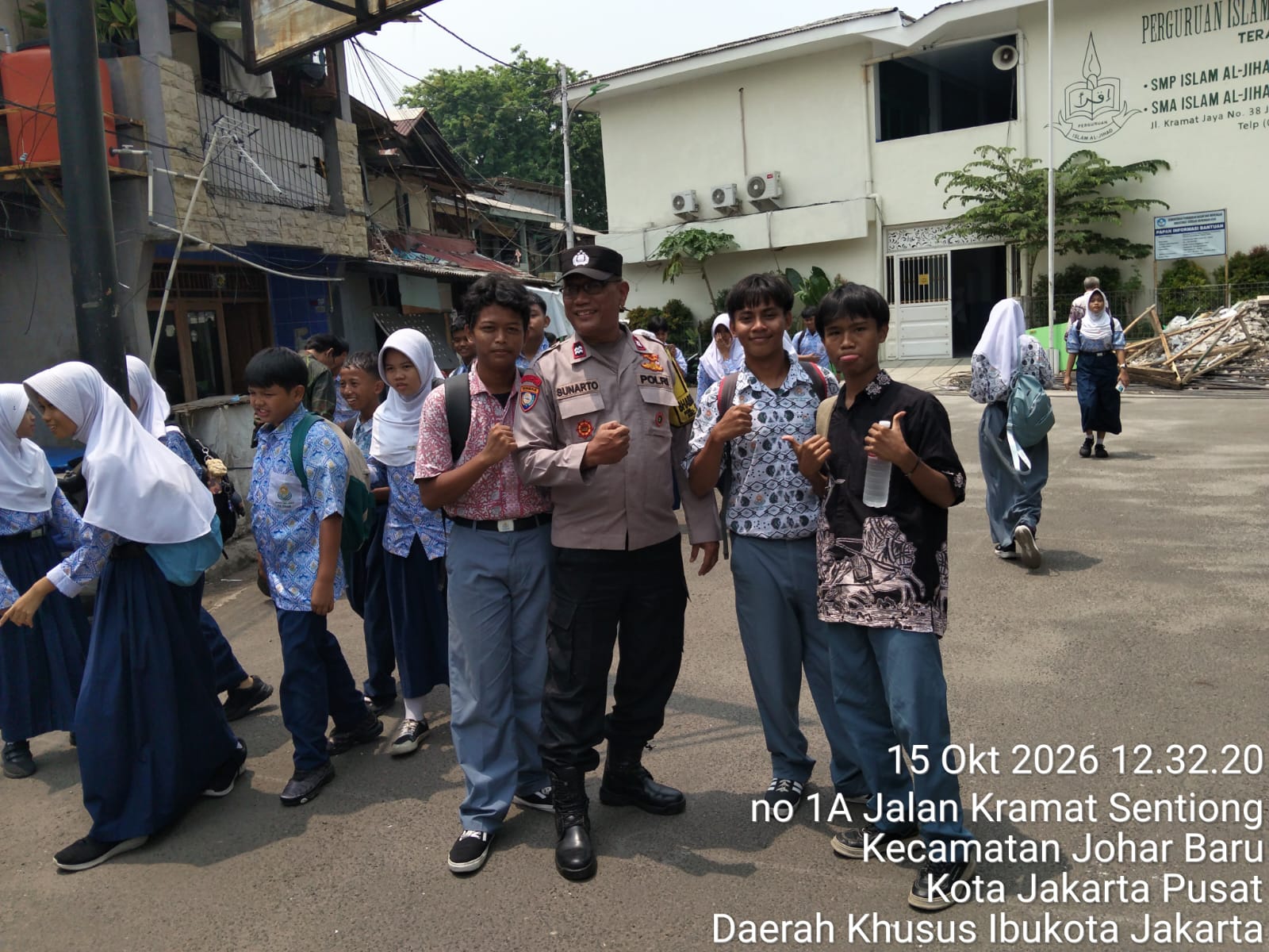 Polisi Pendamping Sekolah Sambangi SMP Al Jihad, Ajak Siswa Hindari Tawuran dan Provokasi
