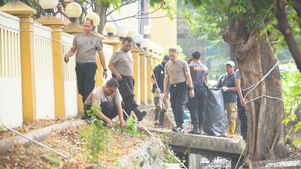 Polres Metro Jakarta Pusat Gelar Green Policing dan Kurve, Wujudkan Lingkungan Mako yang Bersih dan Nyaman